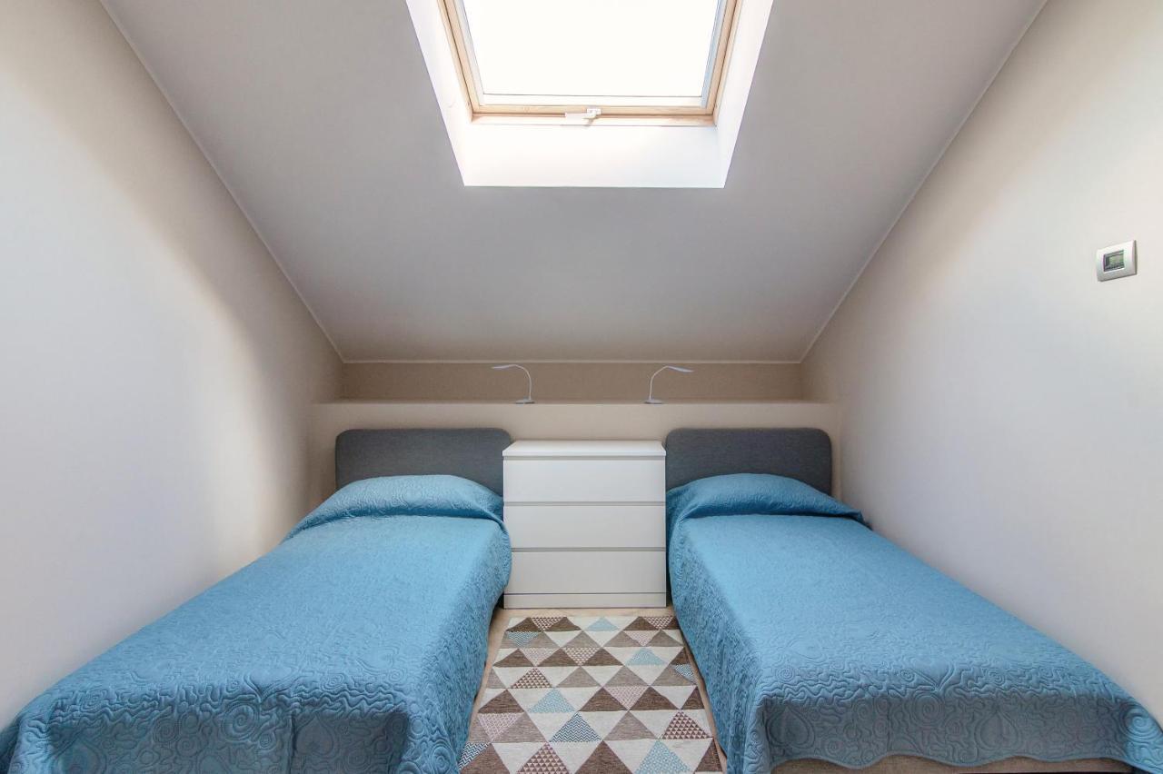Sky Attic 72 - The House Of Travelers Lejlighed Como Eksteriør billede