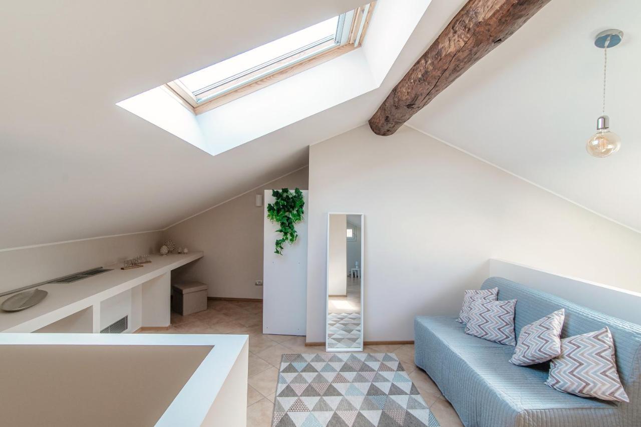 Sky Attic 72 - The House Of Travelers Lejlighed Como Eksteriør billede